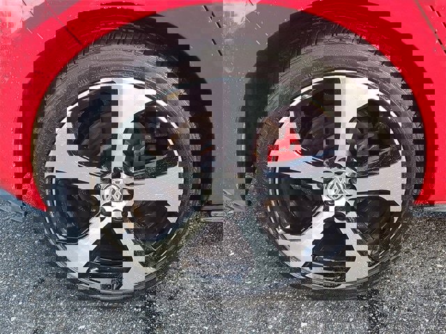 Used 2016 Volkswagen Golf S image 5