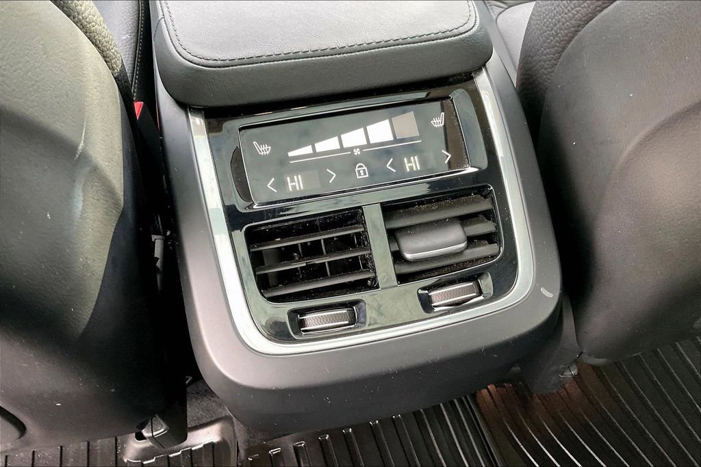 Used 2024 Volvo XC90 B6 Plus w/ Protection Package Premier image 34