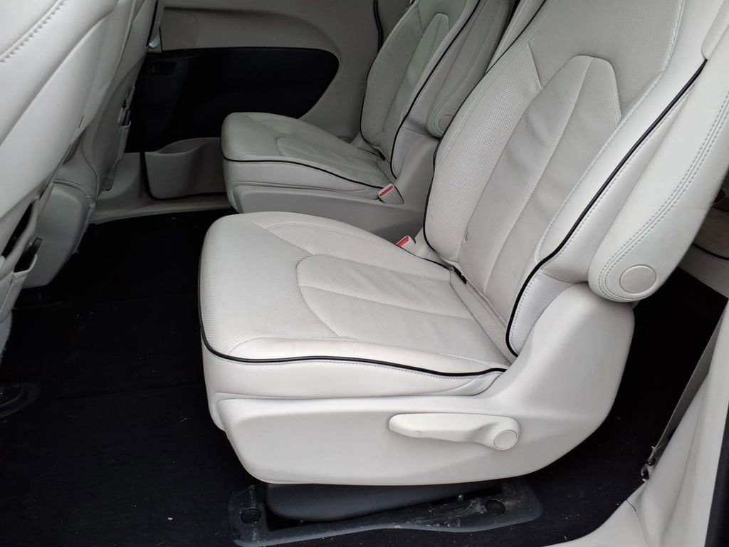 Used 2018 Chrysler Pacifica Limited w/ Advanced Safetytec Group image 12