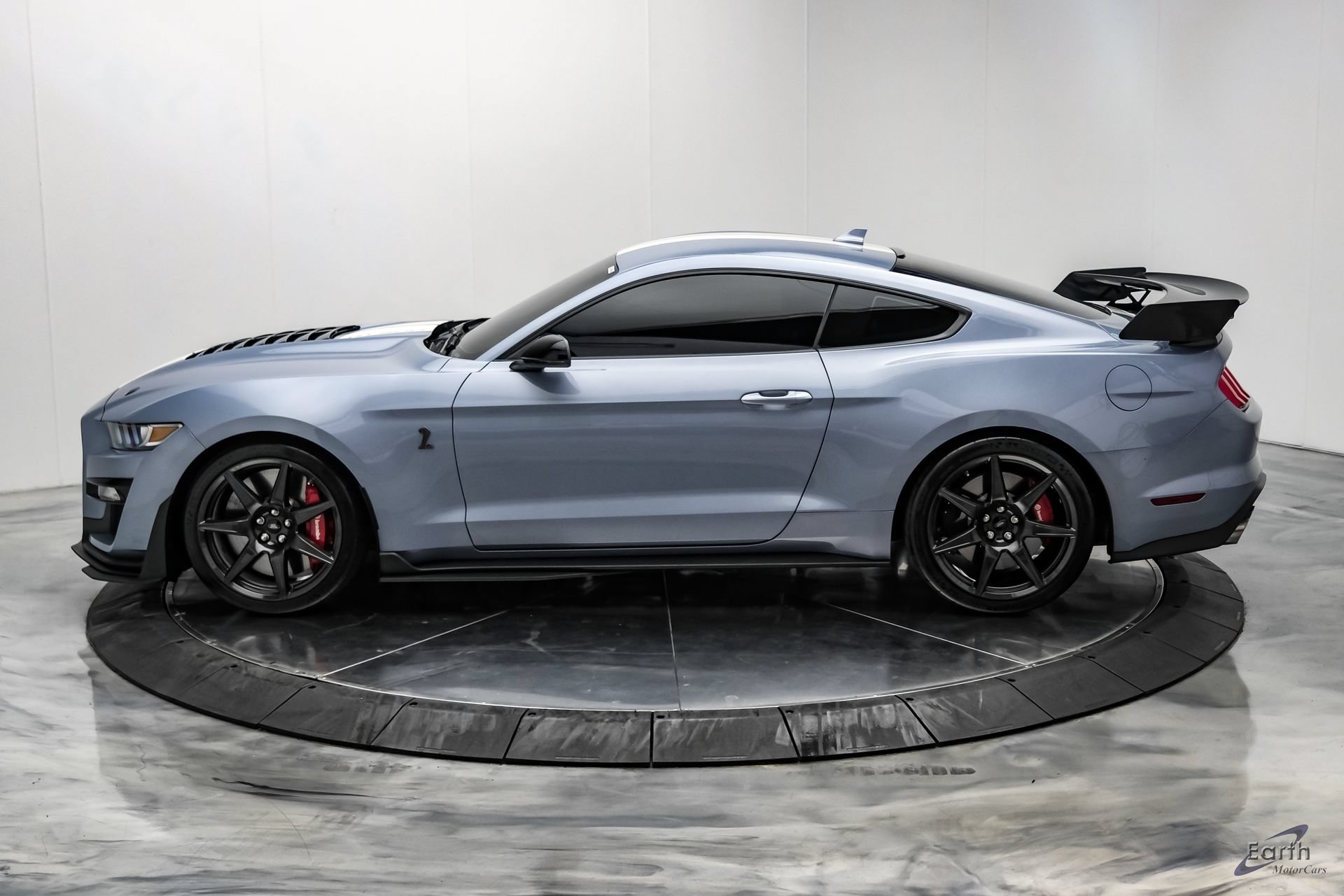 Used 2022 Ford Mustang Shelby GT500 w/ Carbon Fiber Track Pack RWD image 8