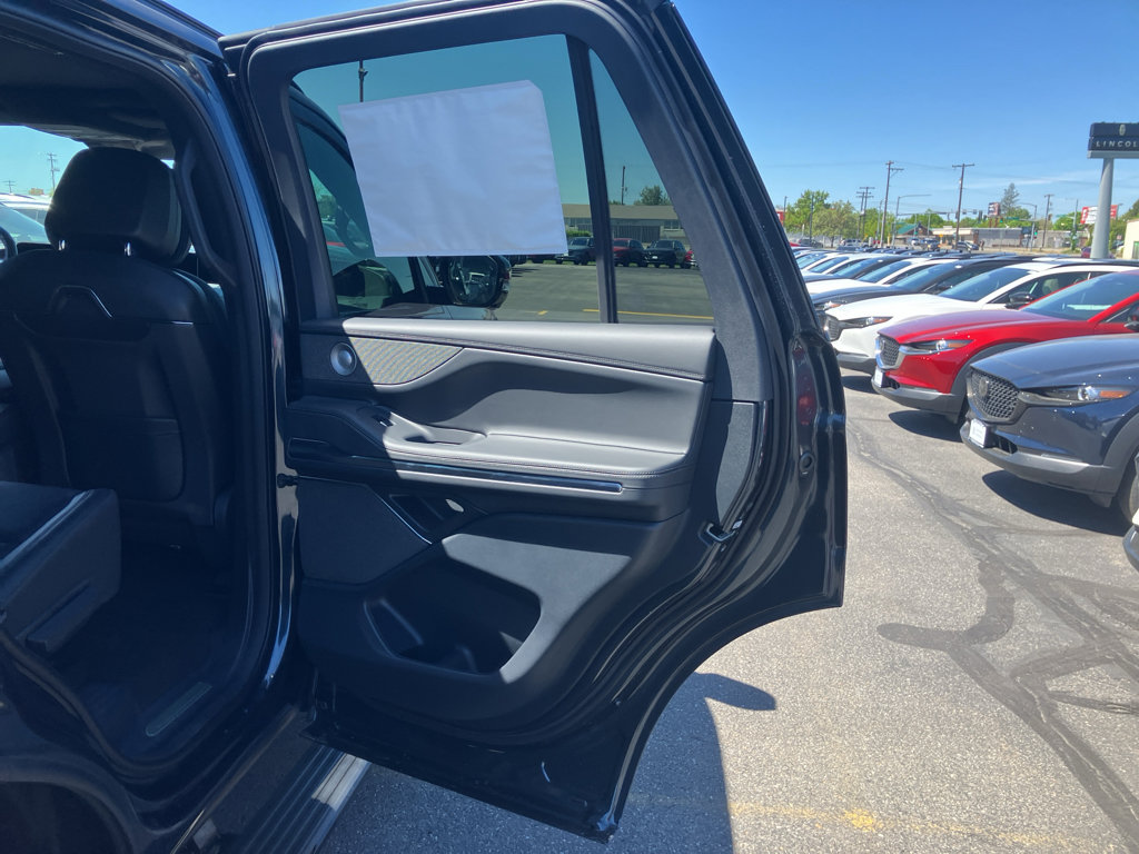 New 2026 Lincoln Navigator Reserve AWD/4WD image 17
