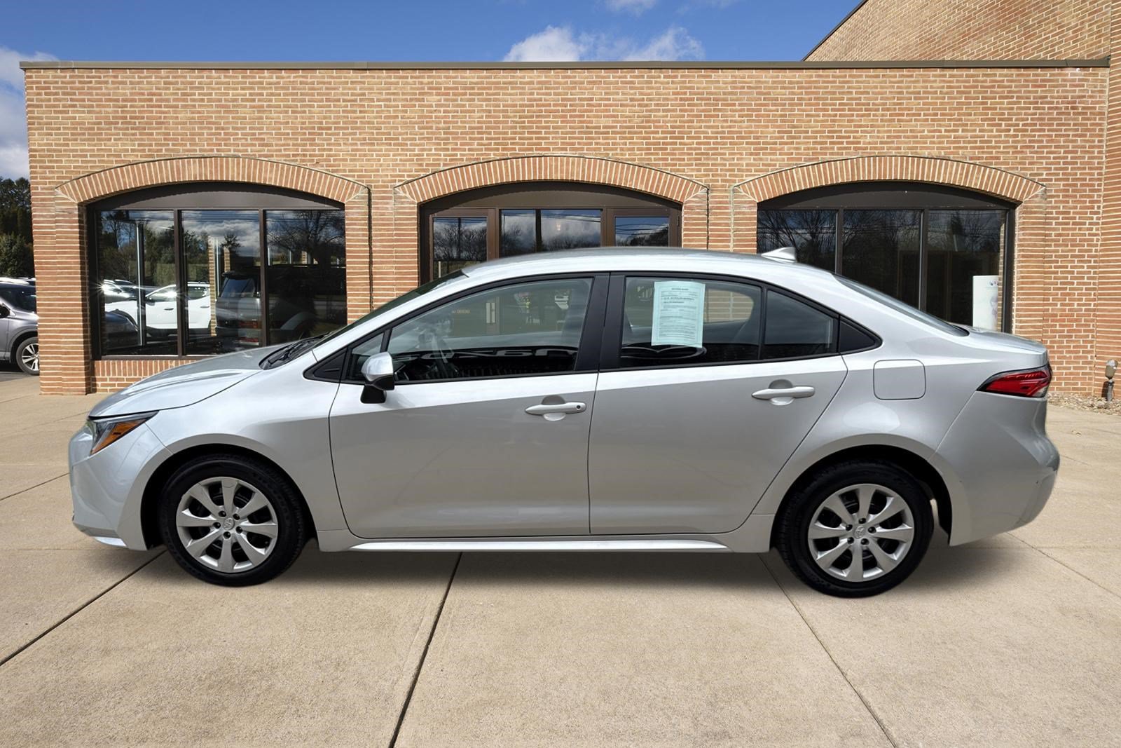 Used 2025 Toyota Corolla LE FWD image 7