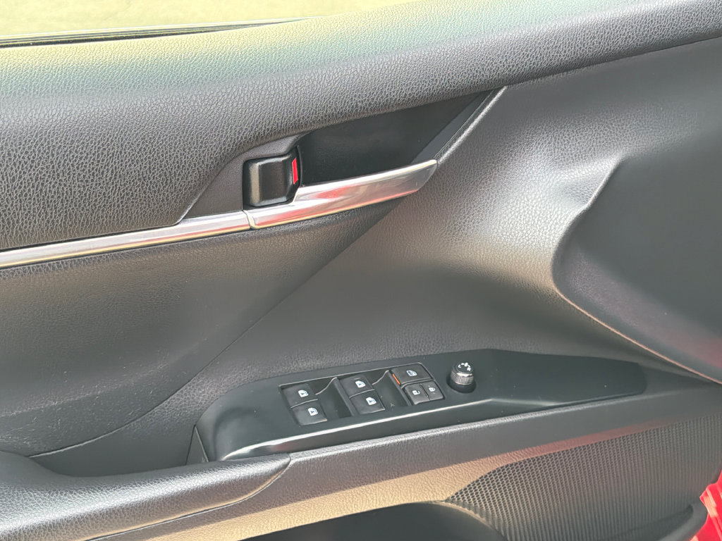 Used 2020 Toyota Camry SE FWD image 14