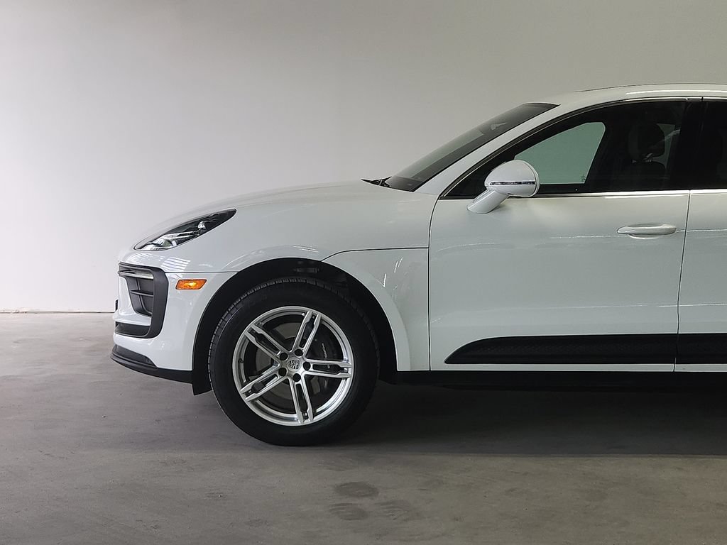 Certified 2026 Porsche Macan AWD/4WD image 6