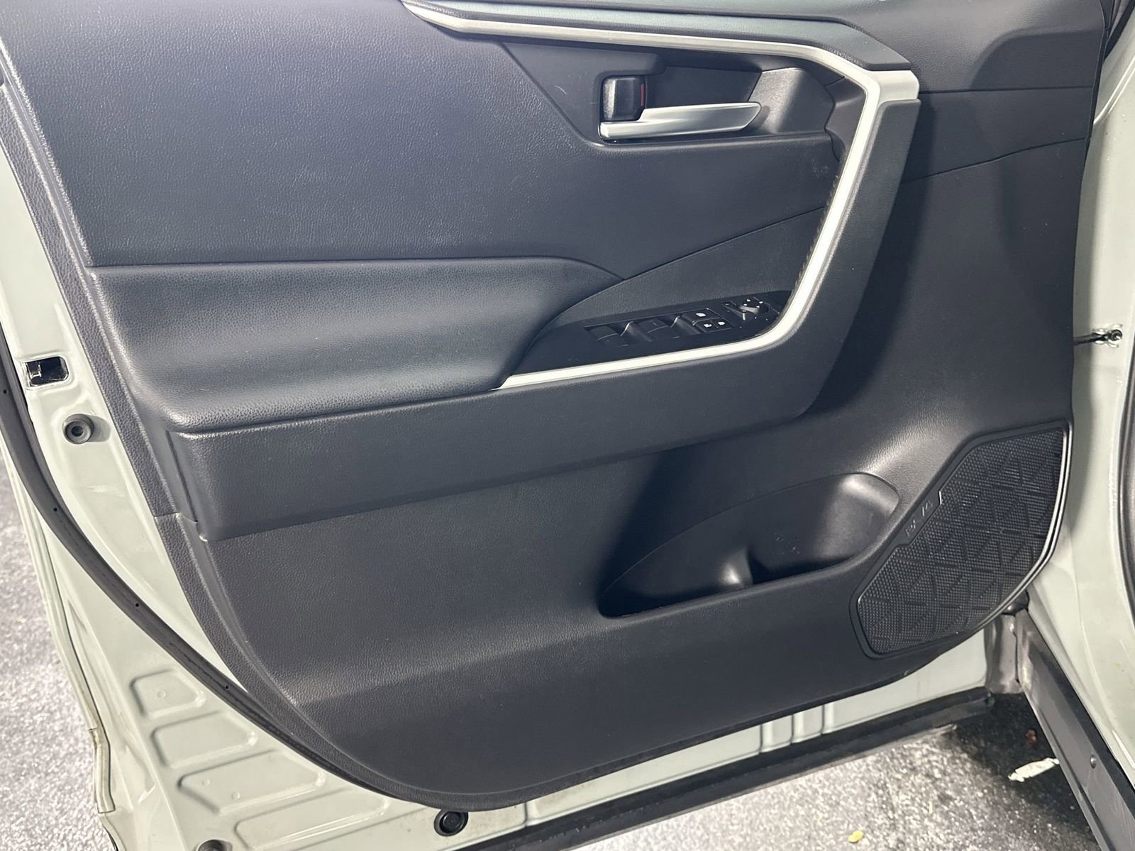 Used 2020 Toyota RAV4 XLE image 39