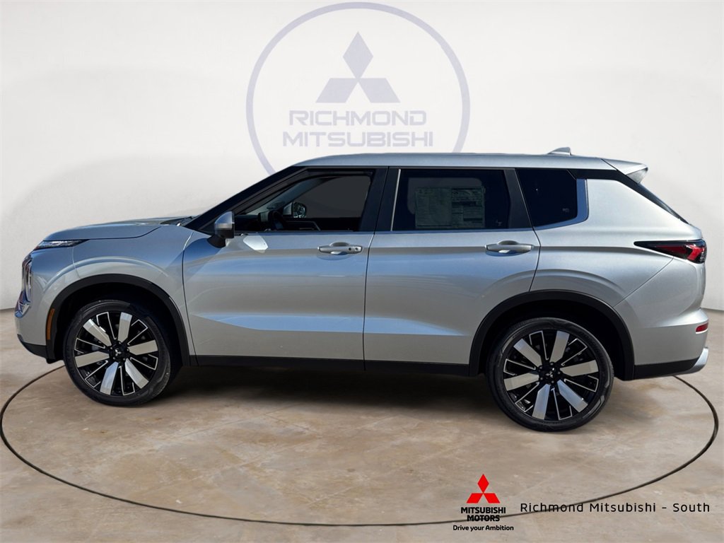 New 2025 Mitsubishi Outlander SE image 6