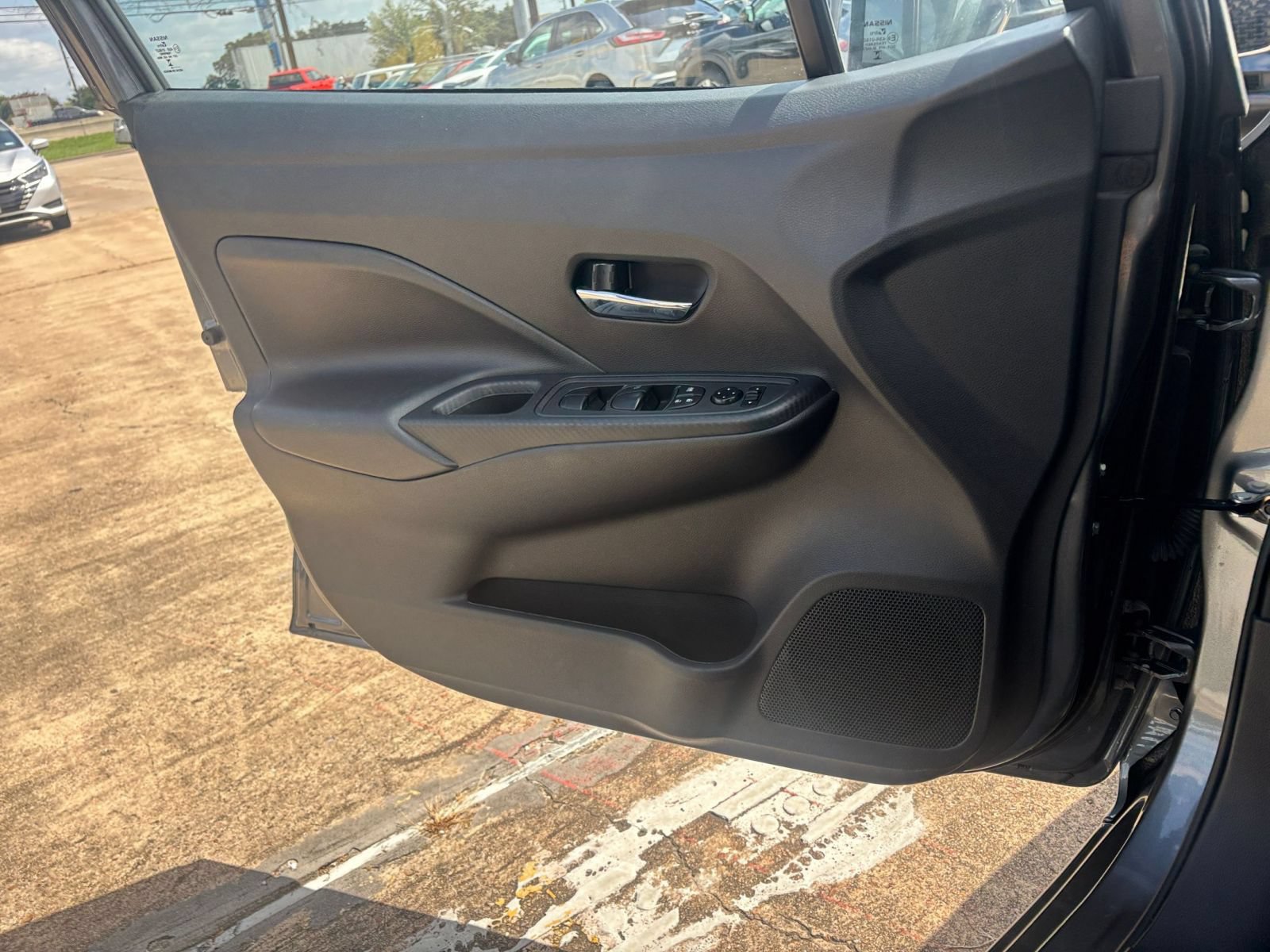 Used 2025 Nissan Versa SV FWD image 18