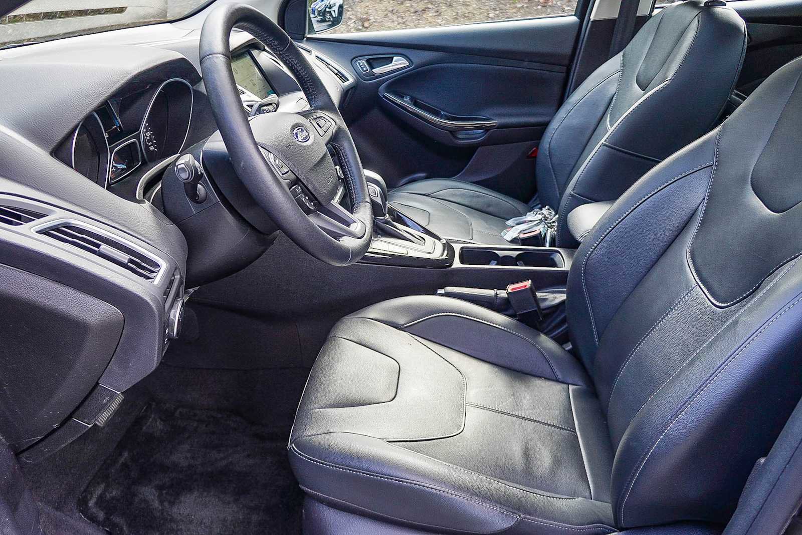 Used 2017 Ford Focus Titanium w/ Titanium Technology Package image 20