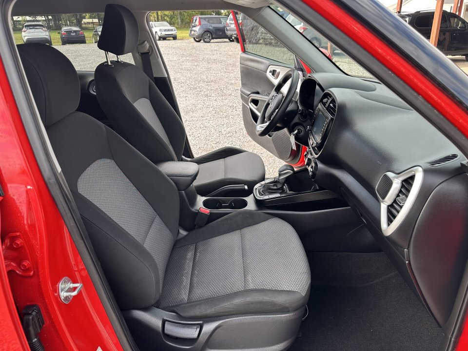 Used 2020 Kia Soul LX FWD image 17