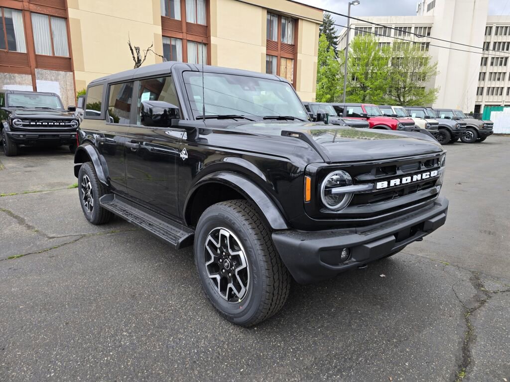 New 2026 Ford Bronco Outer Banks AWD/4WD image 3