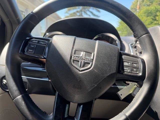 Used 2018 Dodge Grand Caravan SXT FWD image 16