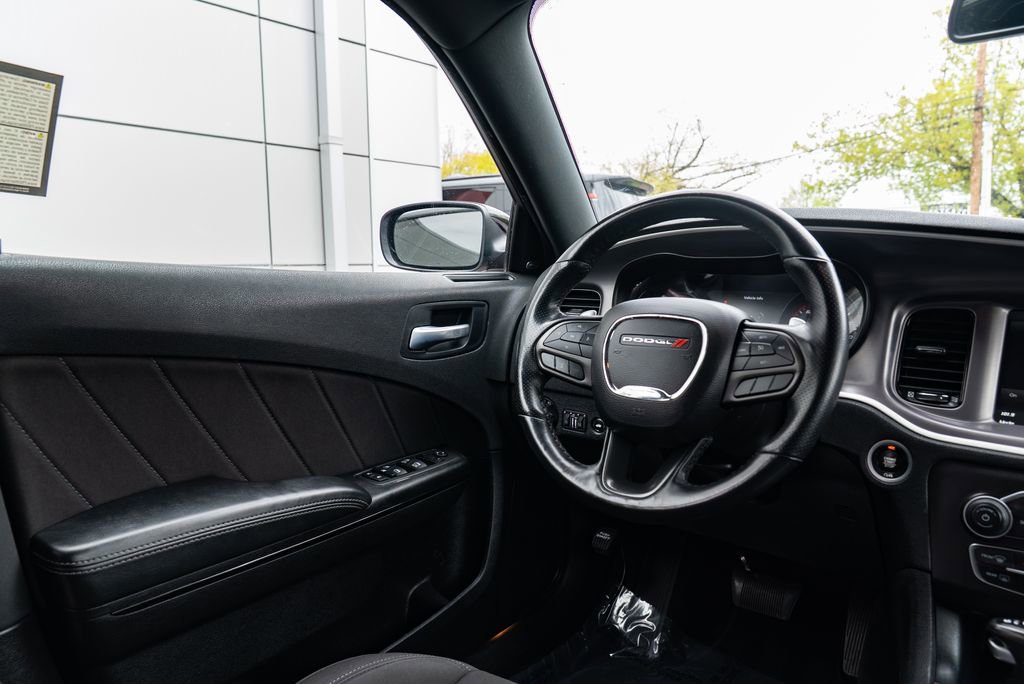 Used 2022 Dodge Charger R/T w/ Blacktop Package RWD image 11