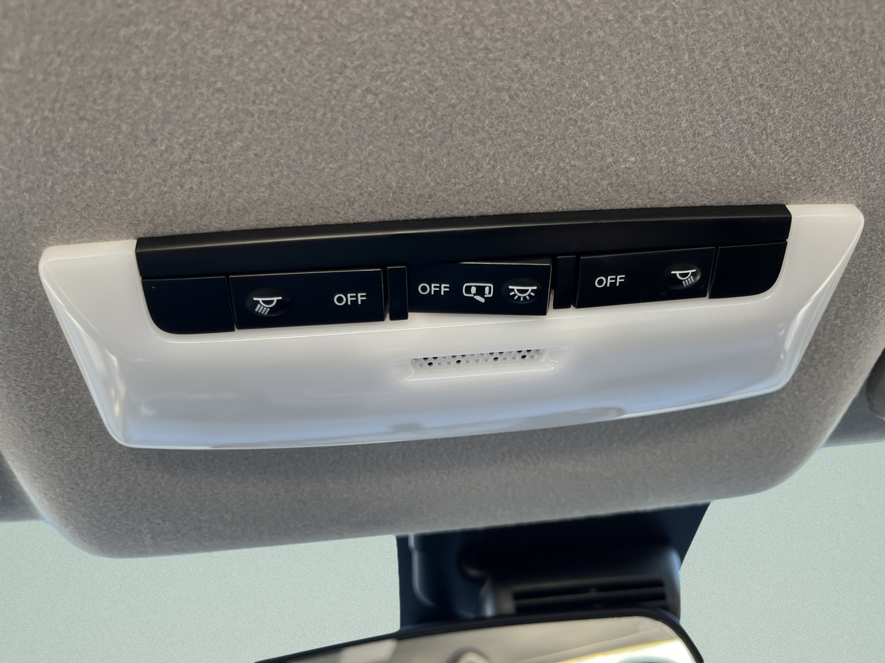 Used 2025 Nissan Versa SV FWD image 17