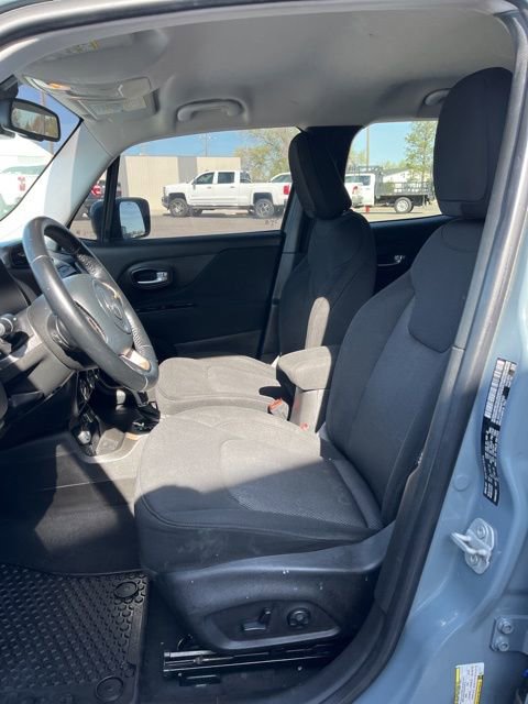 Used 2017 Jeep Renegade Latitude w/ Popular Equipment Group AWD/4WD image 28