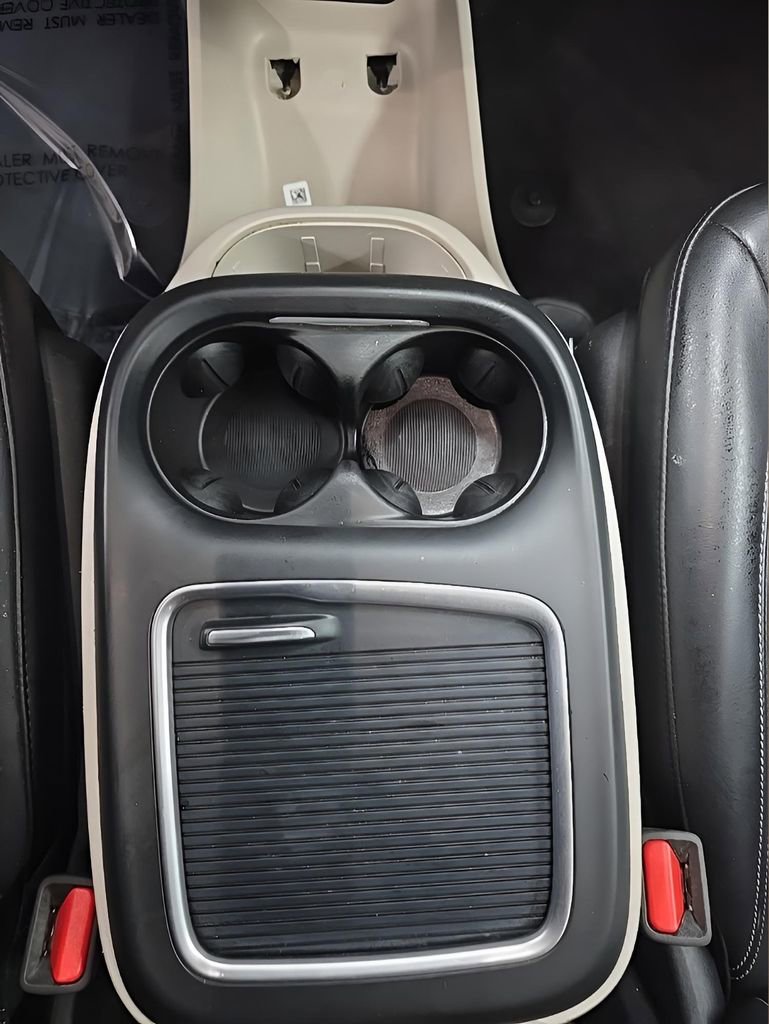 Used 2023 Chrysler Pacifica Touring-L image 28