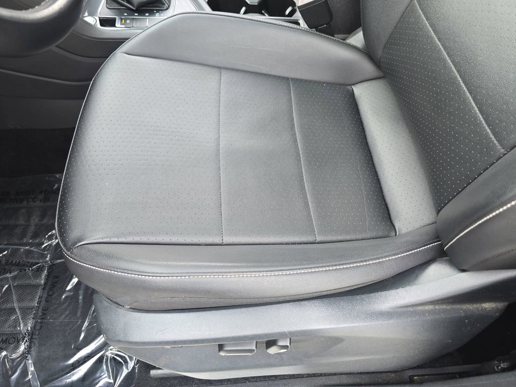 Used 2021 Volkswagen Tiguan SE R-Line FWD image 32