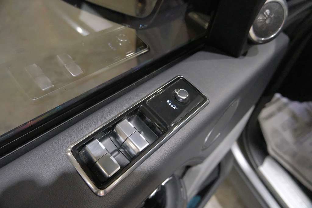 Used 2018 Land Rover Range Rover Supercharged AWD/4WD image 21