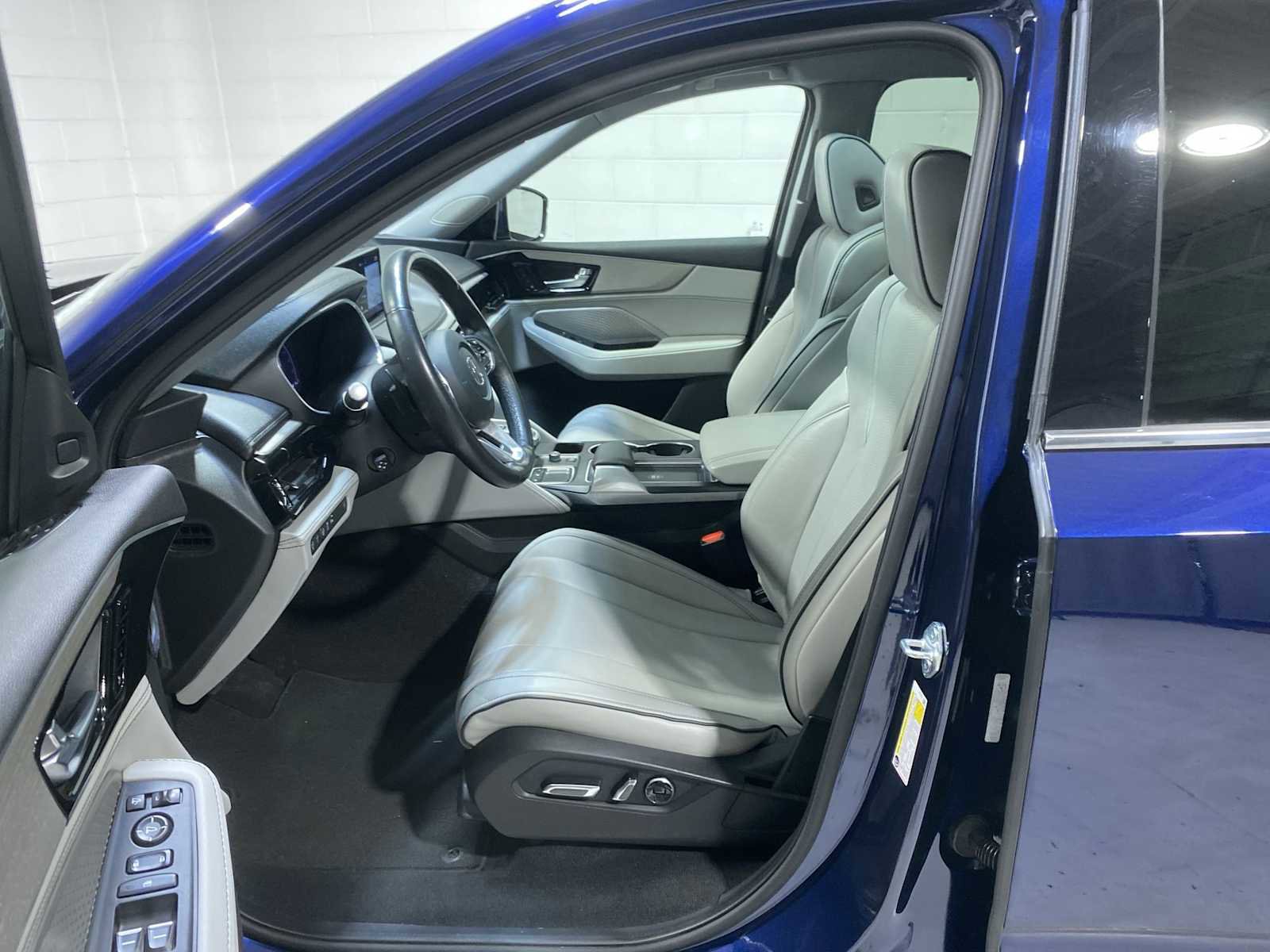 Certified 2023 Acura MDX SH-AWD w/ Advance Package image 2