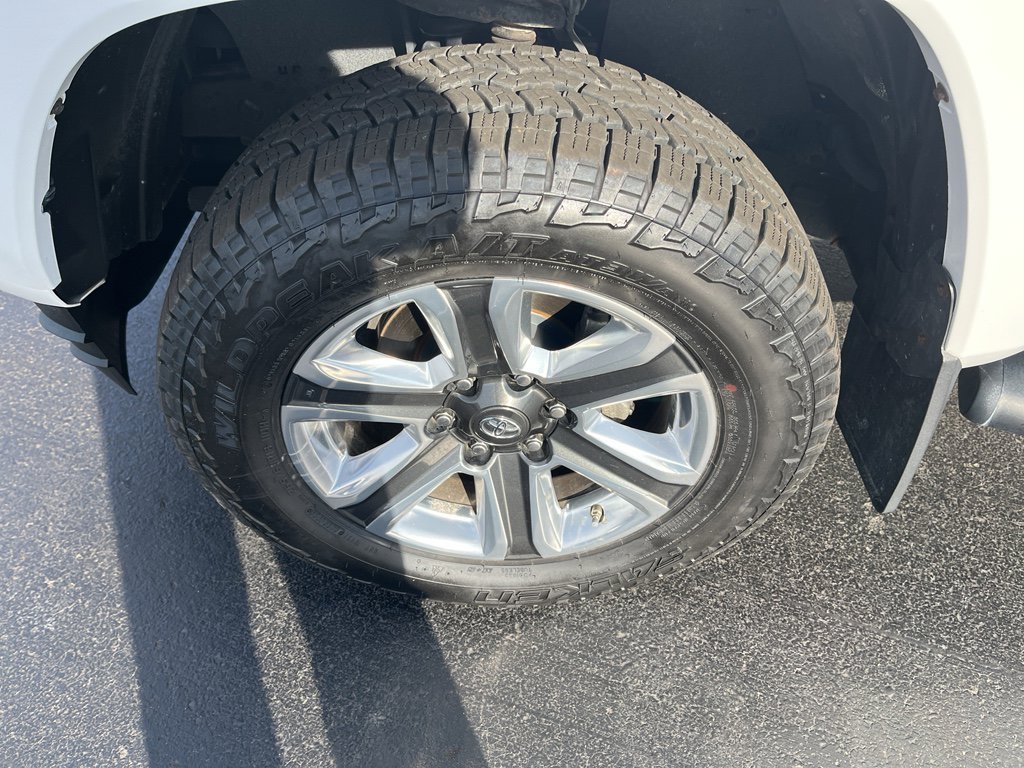 Used 2017 Toyota Tacoma Limited image 33