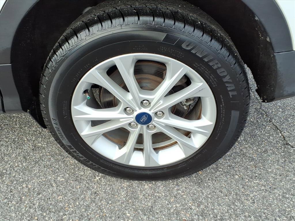 Used 2019 Ford Escape SE image 11