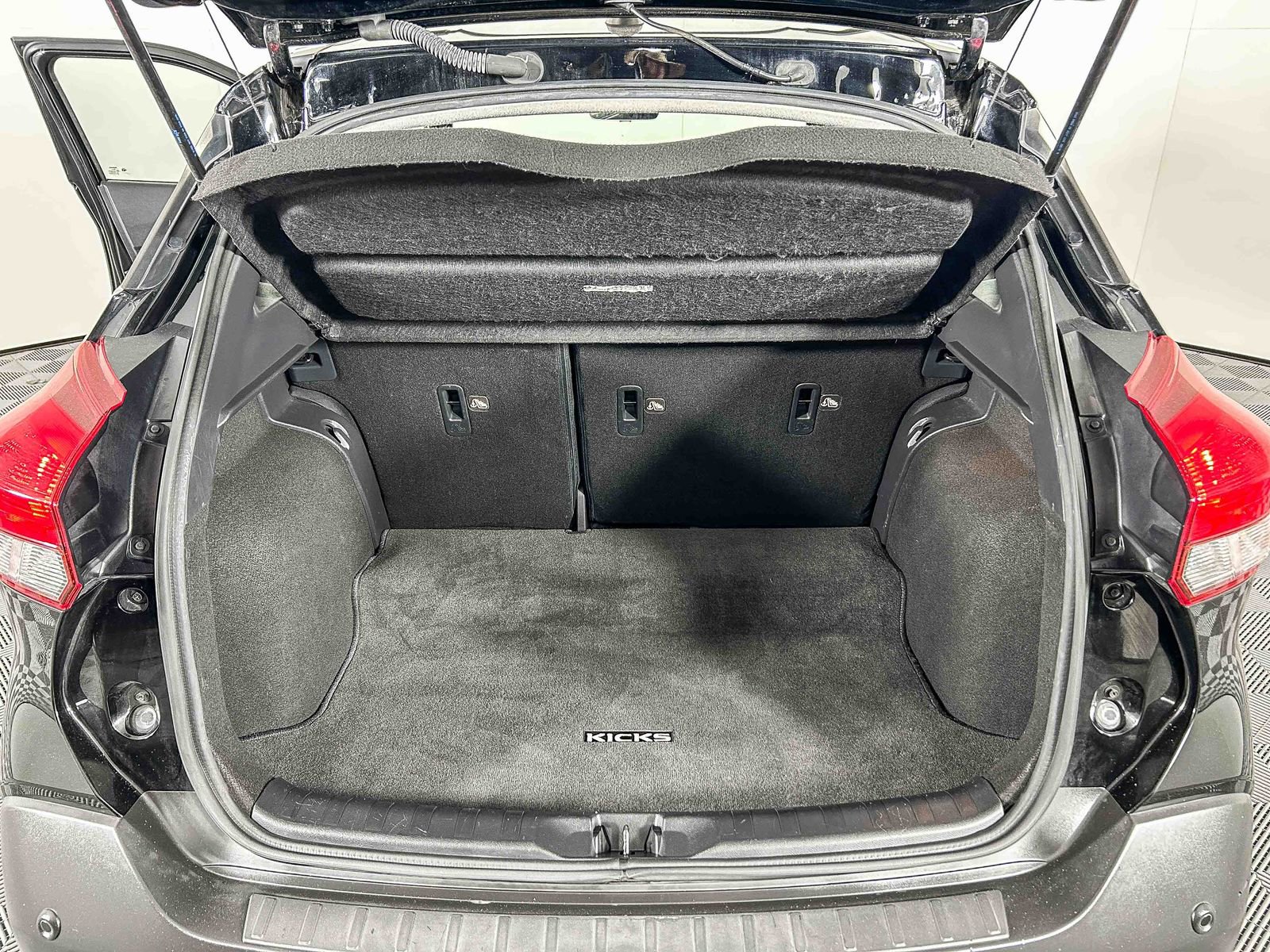 Certified 2020 Nissan Kicks SV w/ Exterior Package FWD image 26