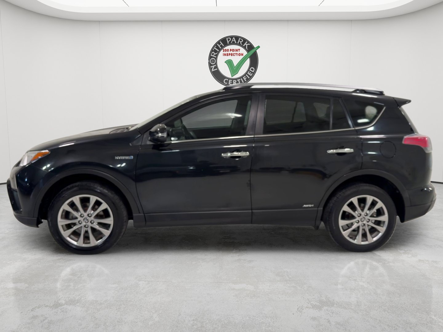 Used 2018 Toyota RAV4 Limited AWD/4WD image 2
