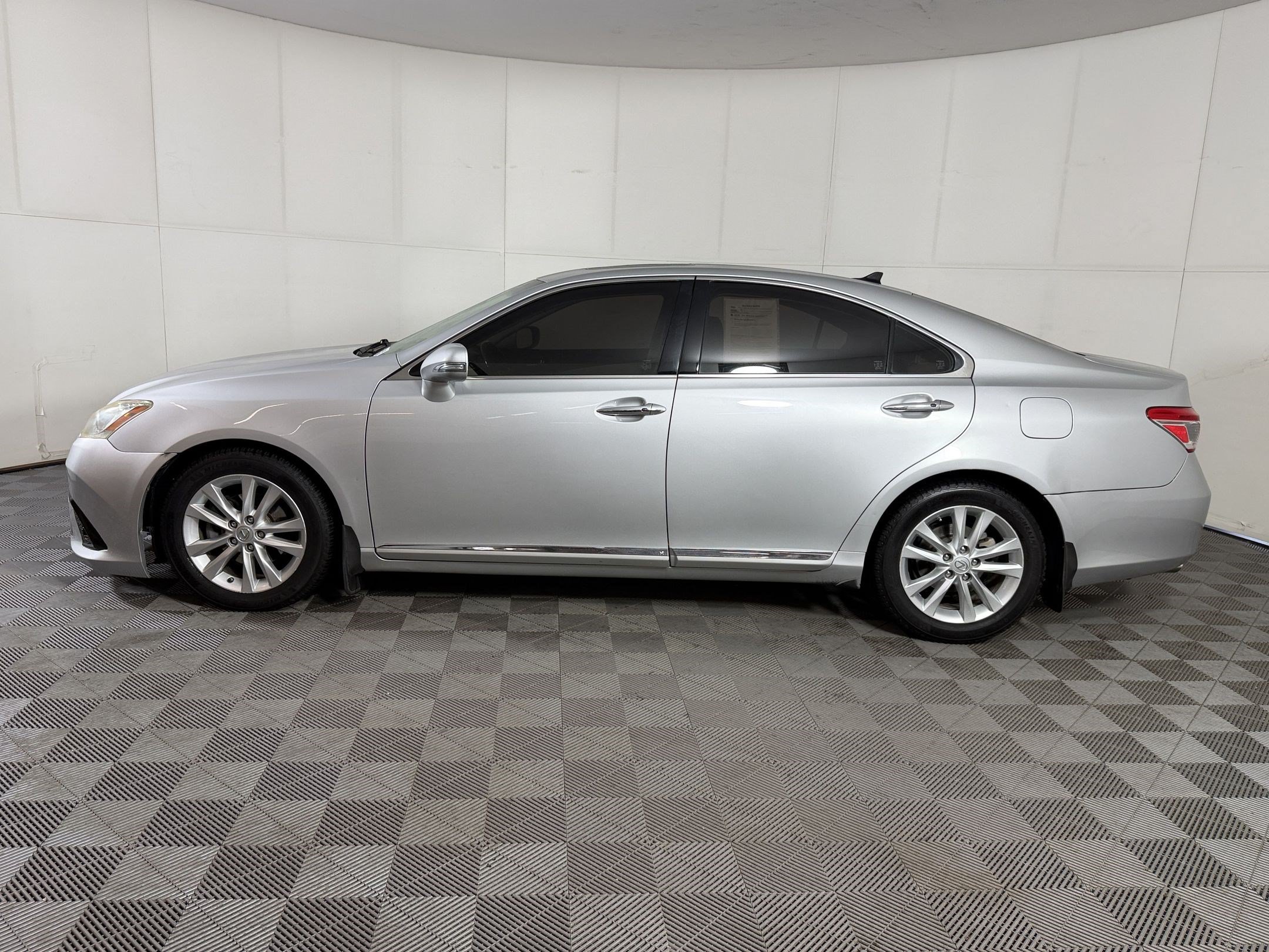 Used 2010 Lexus ES 350 FWD image 2
