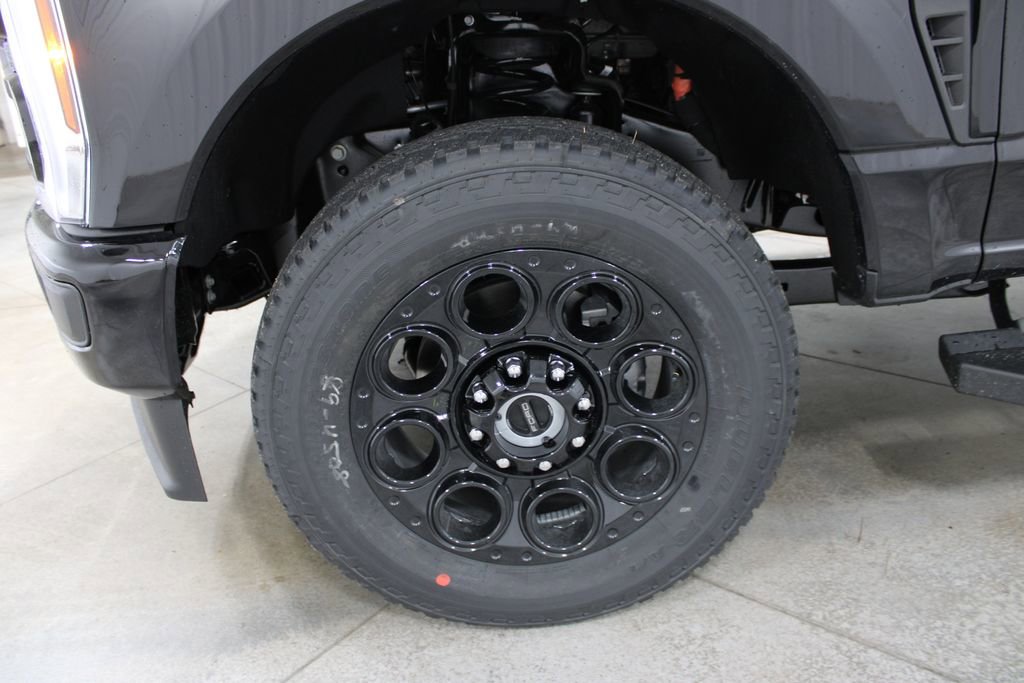 New 2026 Ford F250 Lariat w/ Black Appearance Package image 41