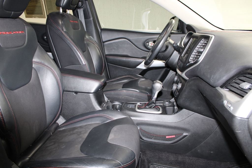 Used 2017 Jeep Cherokee Trailhawk w/ Comfort/Convenience Group image 24