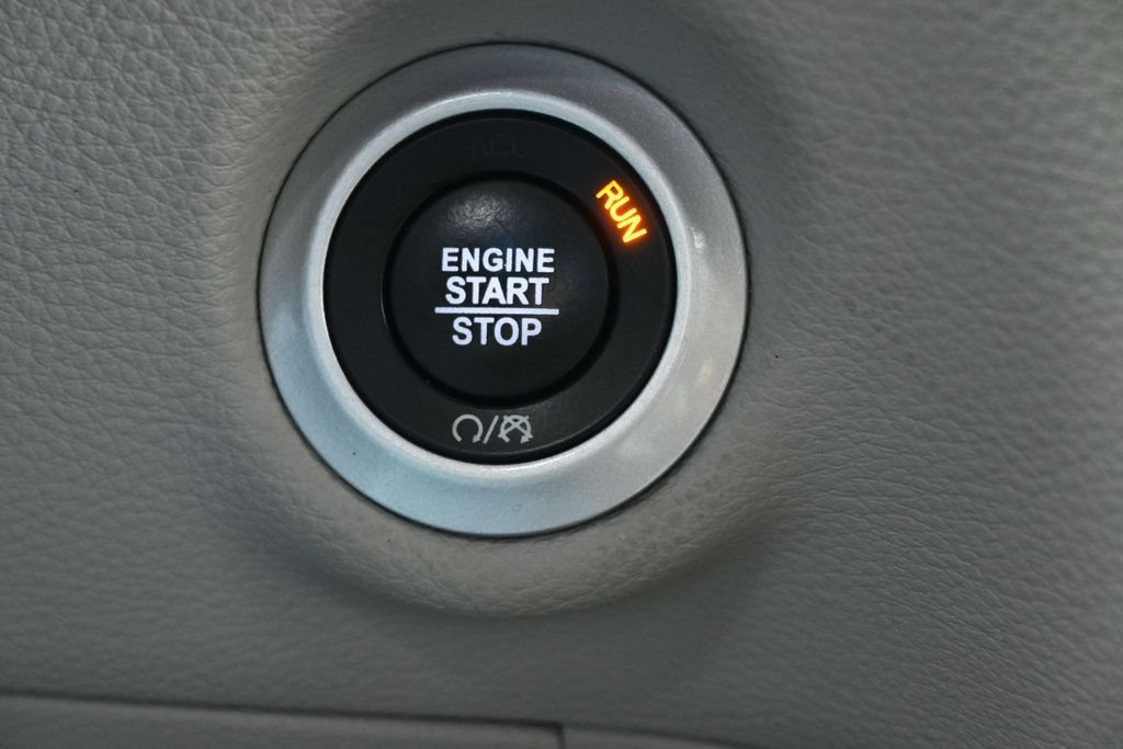 Used 2023 Chrysler Pacifica Touring-L FWD image 23
