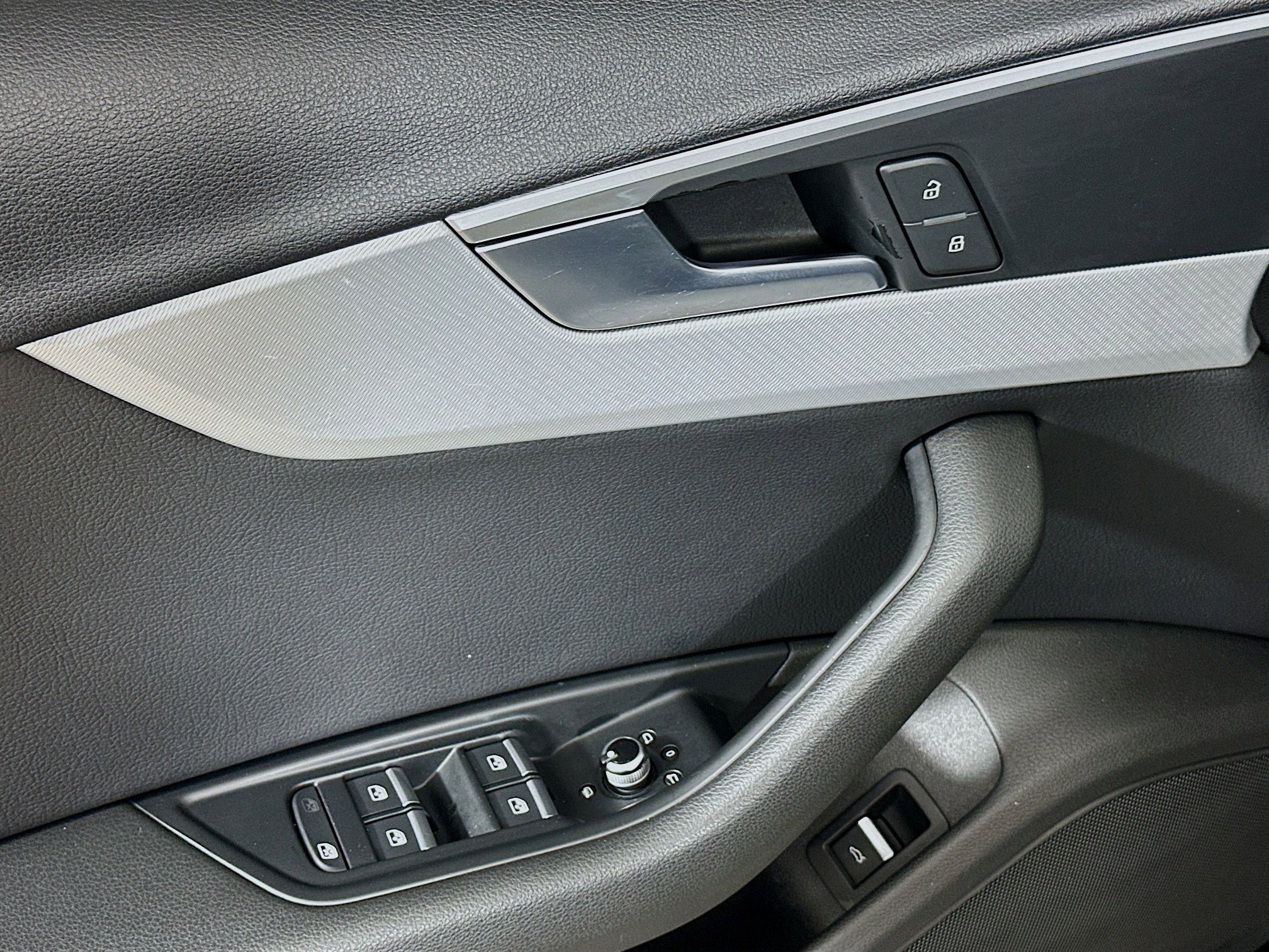 Used 2017 Audi A4 2.0T Premium image 15