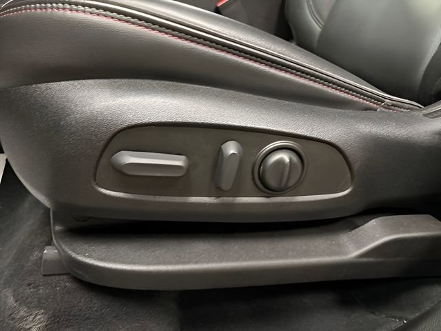 Used 2023 Chevrolet Traverse RS image 34