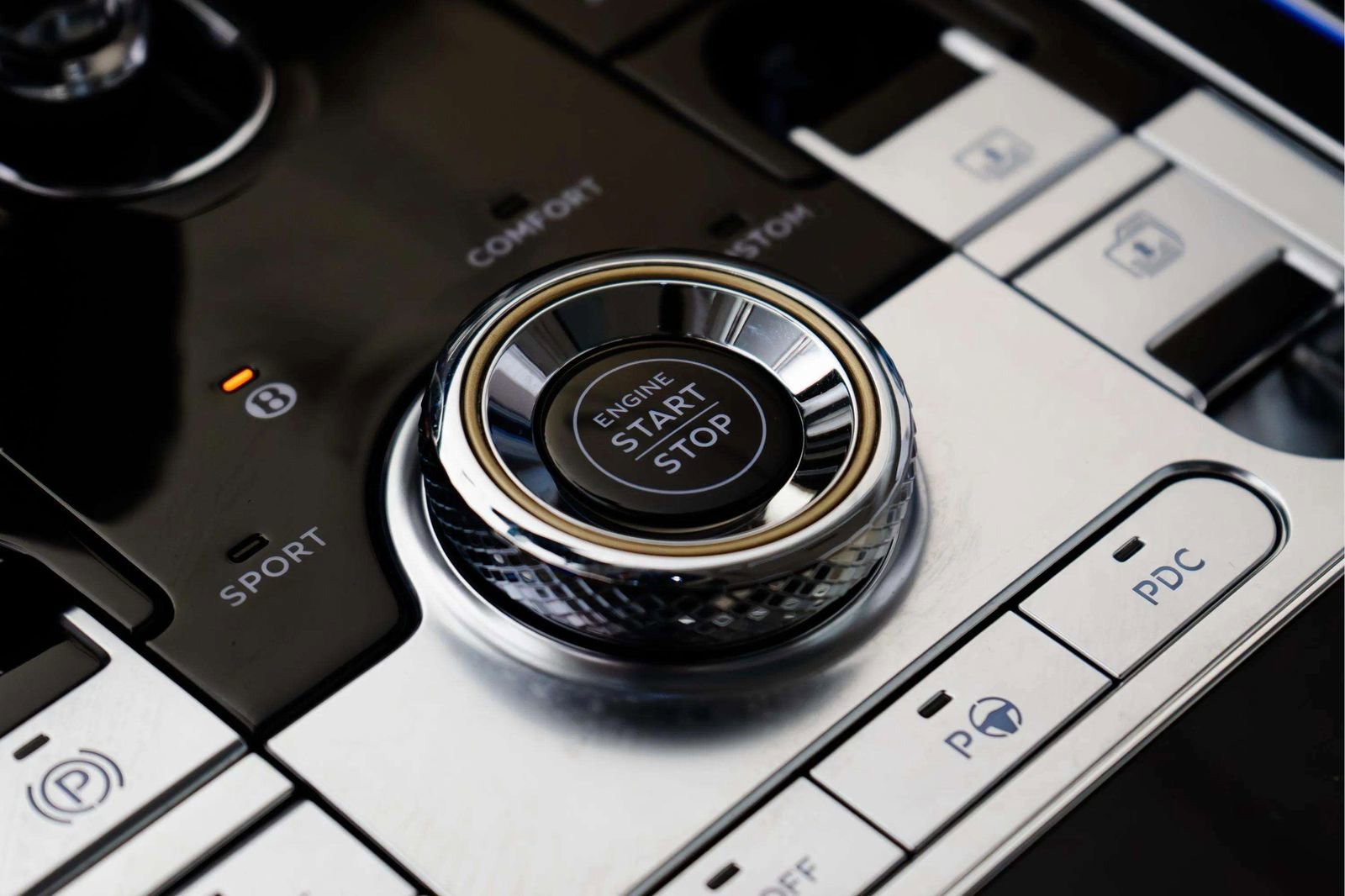 Used 2023 Bentley Flying Spur Azure AWD/4WD image 48