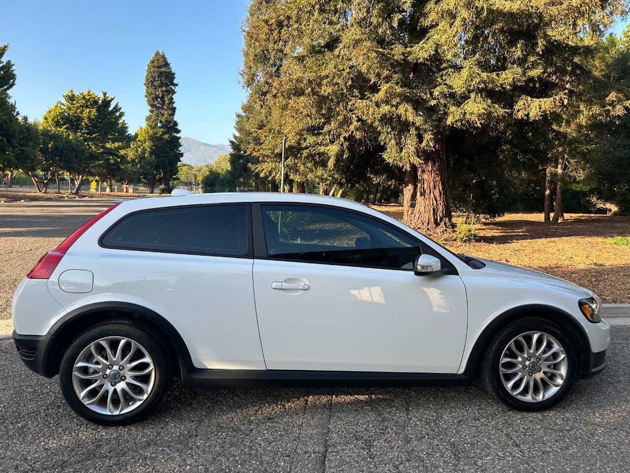 Used 2009 Volvo C30 FWD image 13