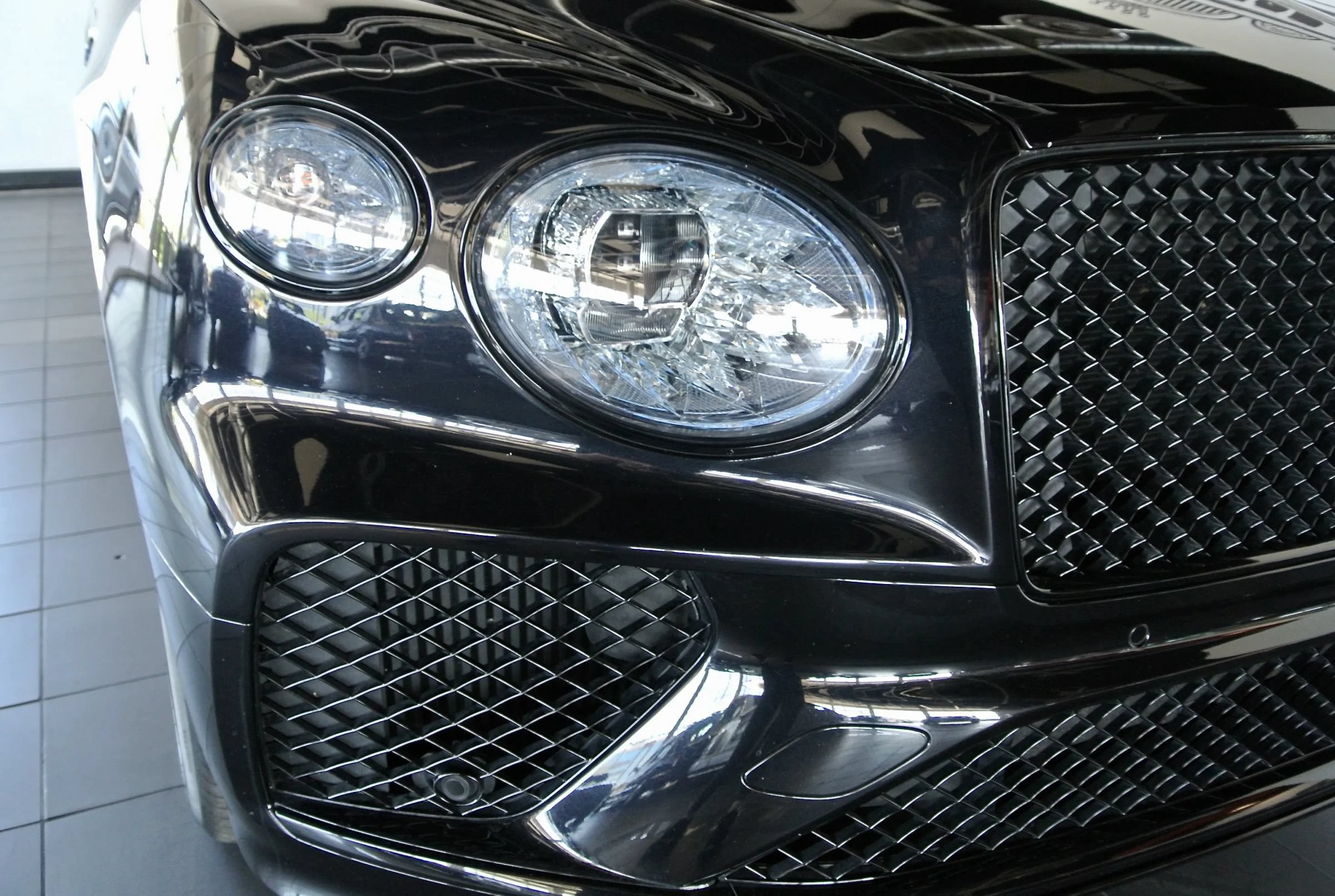 Used 2023 Bentley Bentayga AWD/4WD image 8