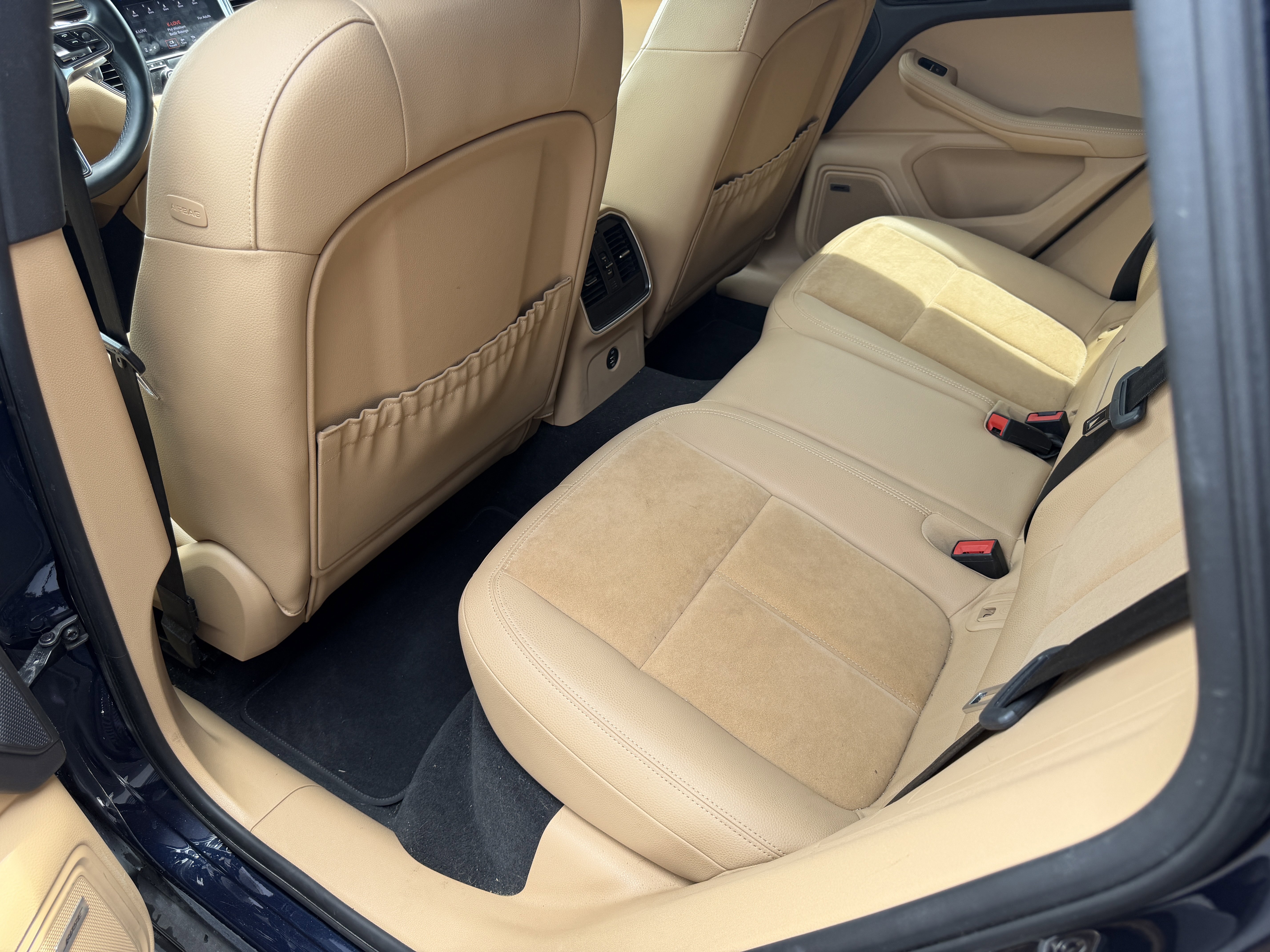 Used 2018 Porsche Macan AWD/4WD image 16