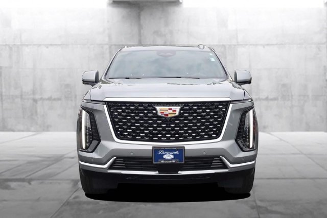 Used 2026 Cadillac Escalade Luxury w/ LPO, Floor Liner Package AWD/4WD image 4