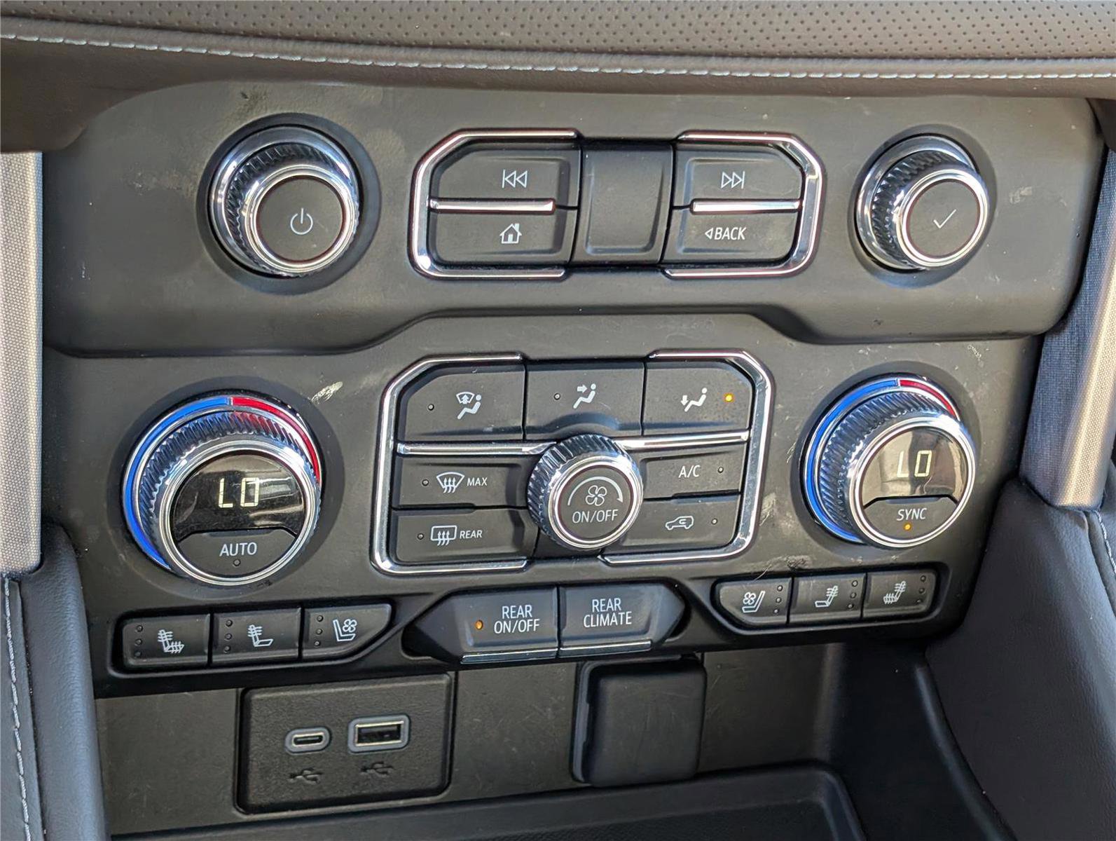 Used 2024 GMC Yukon SLT image 29