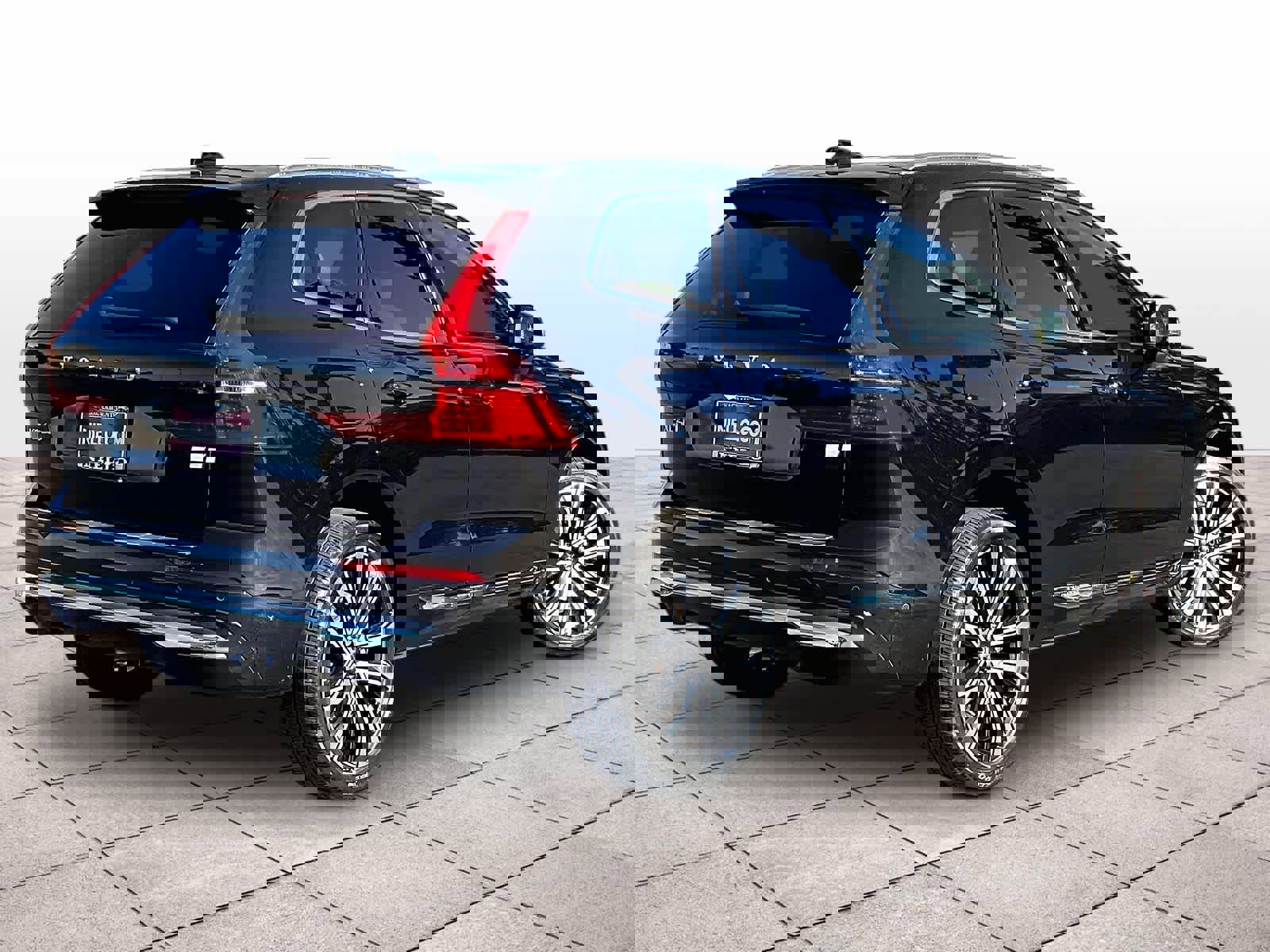 Used 2023 Volvo XC60 T8 Ultimate w/ Climate Package image 15