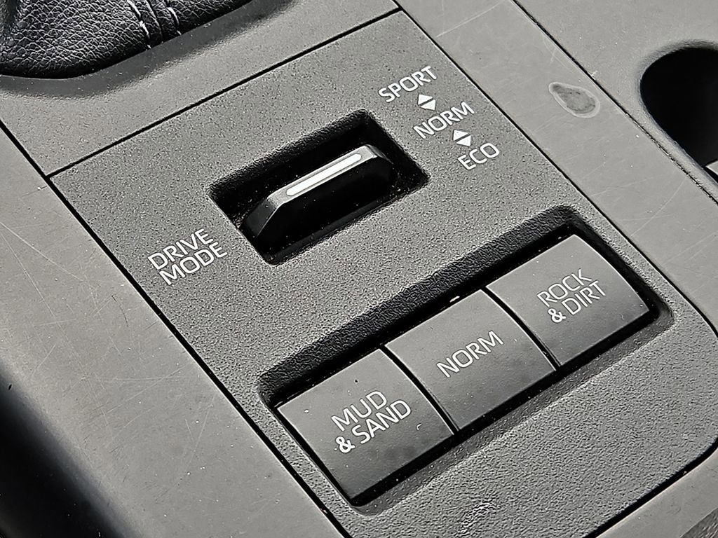 Used 2024 Toyota Highlander LE image 17