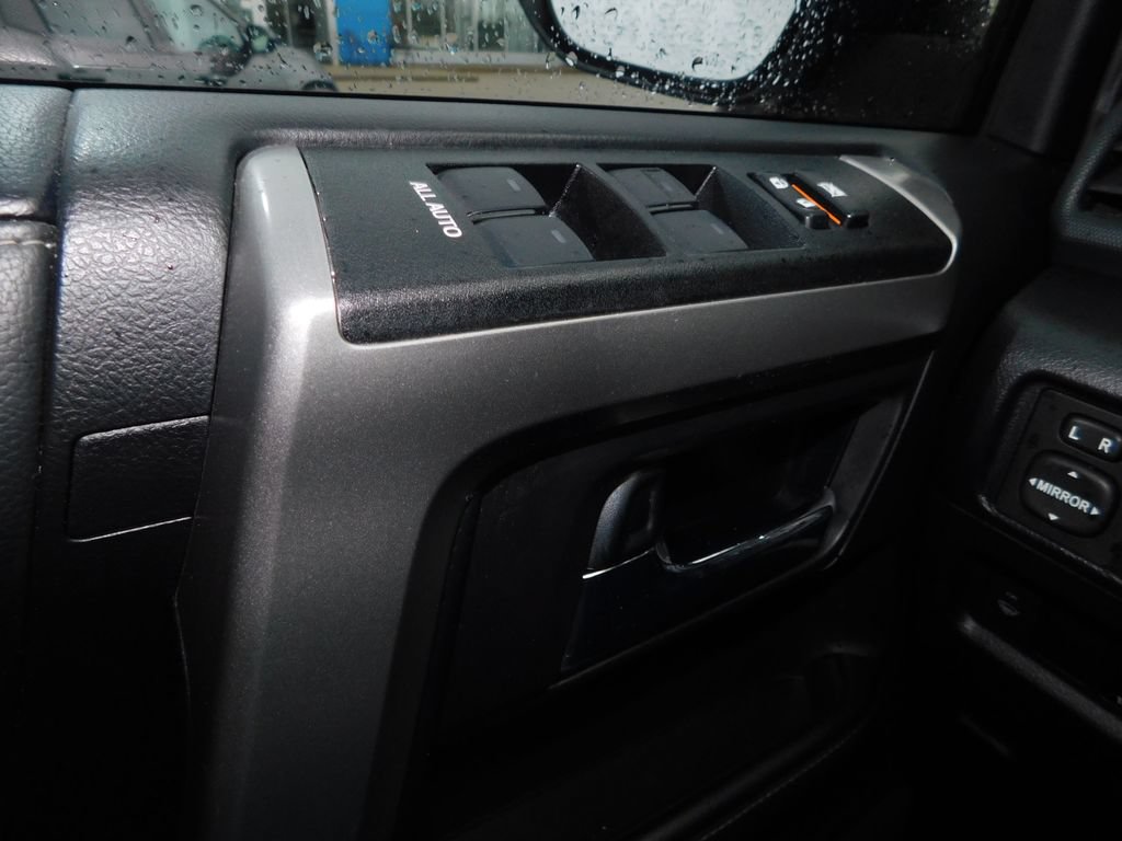 Used 2020 Toyota 4Runner SR5 AWD/4WD image 23