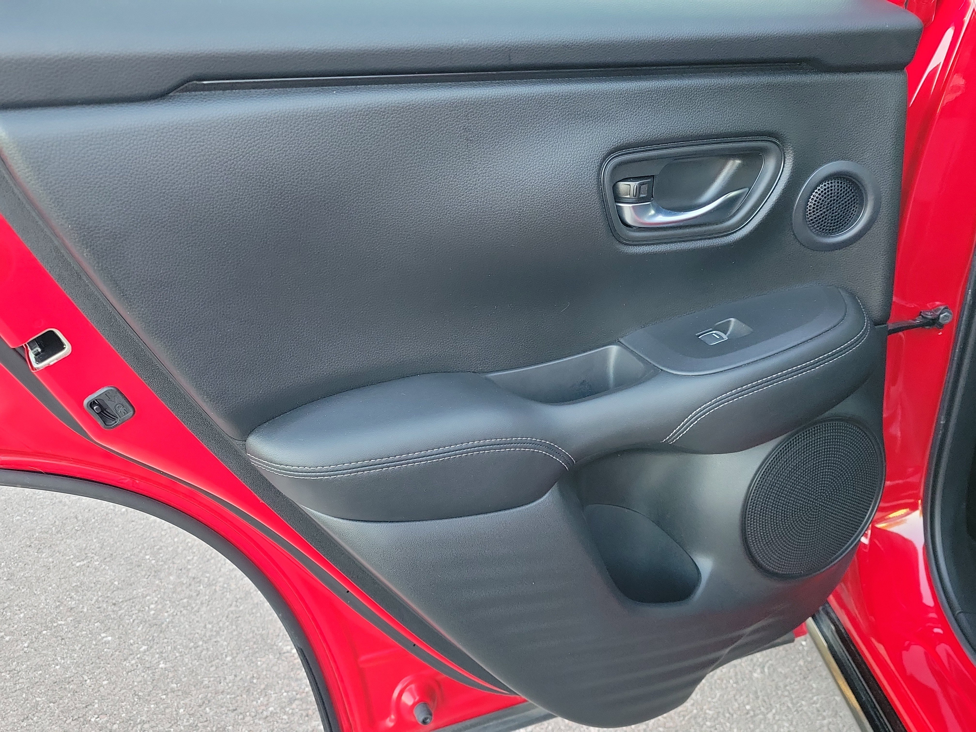 Used 2023 Honda HR-V EX-L image 9