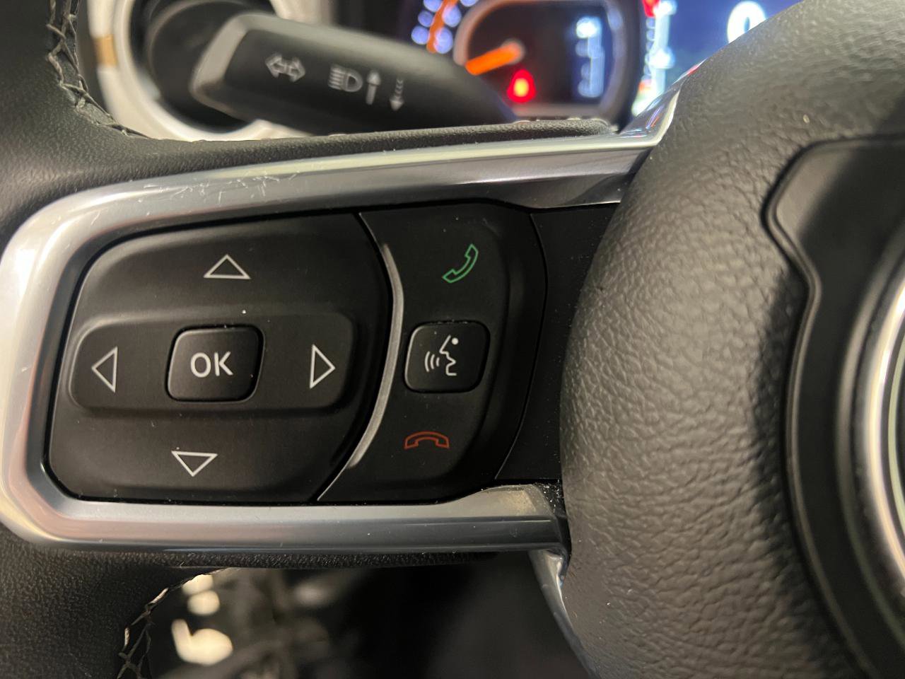 Used 2025 Jeep Wrangler Unlimited Sahara image 32