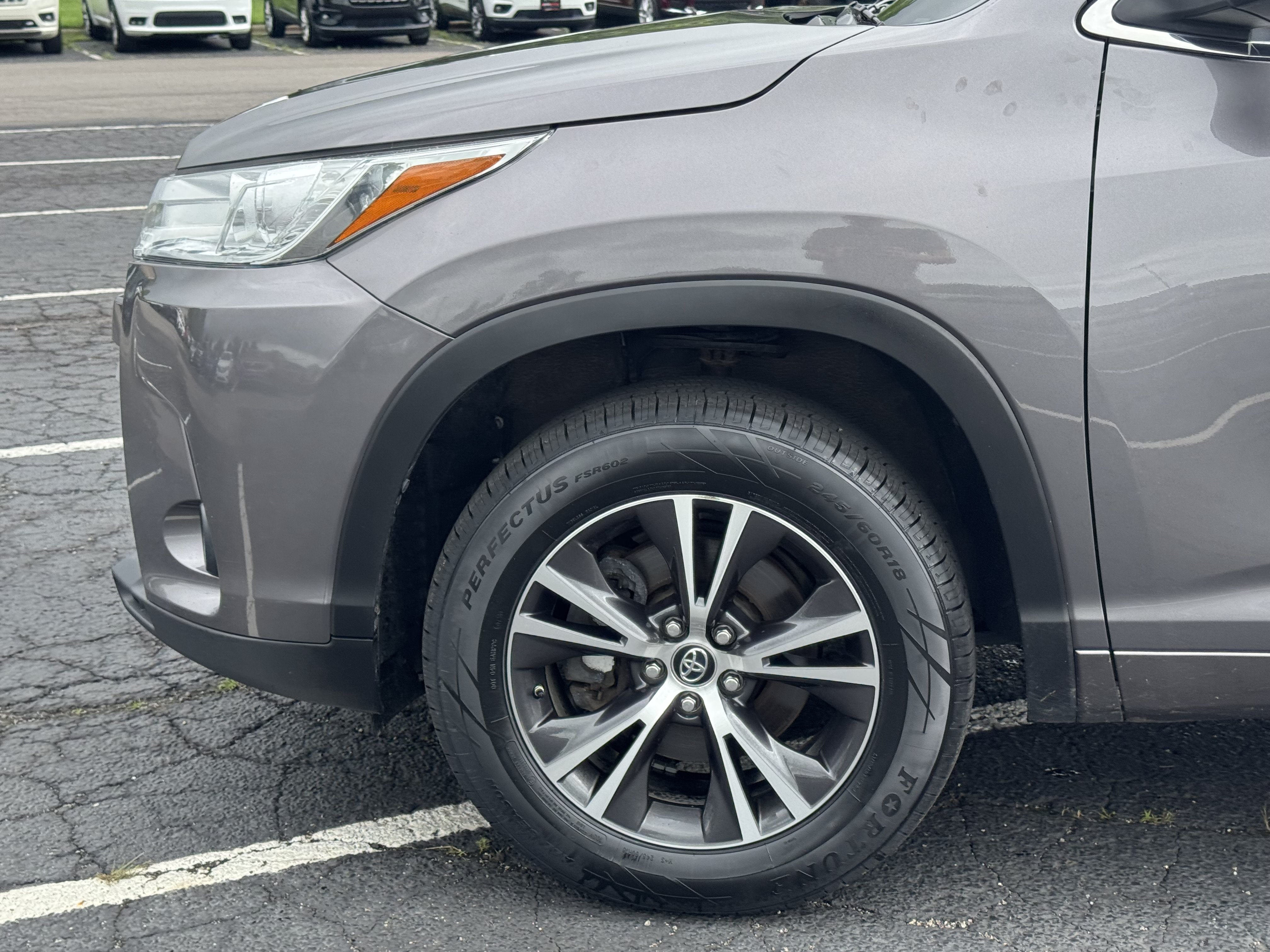 Used 2018 Toyota Highlander LE FWD image 35