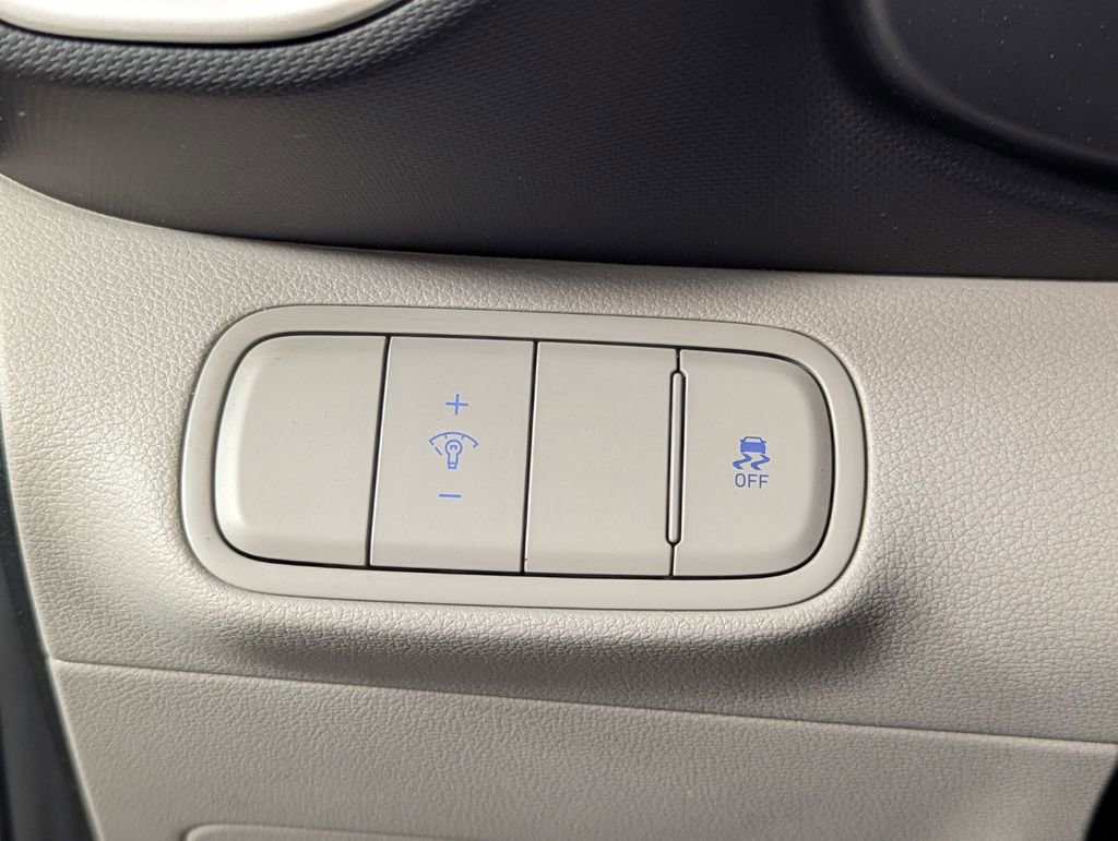 Used 2024 Hyundai Venue SEL image 13