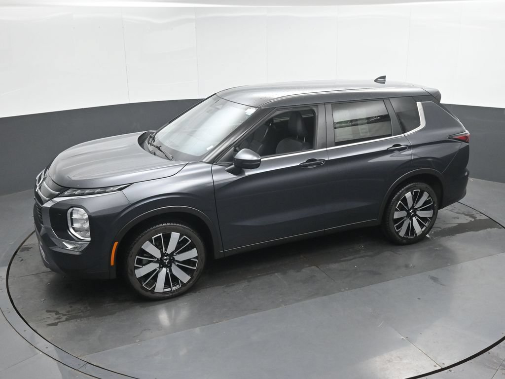 Used 2025 Mitsubishi Outlander SE AWD/4WD image 37