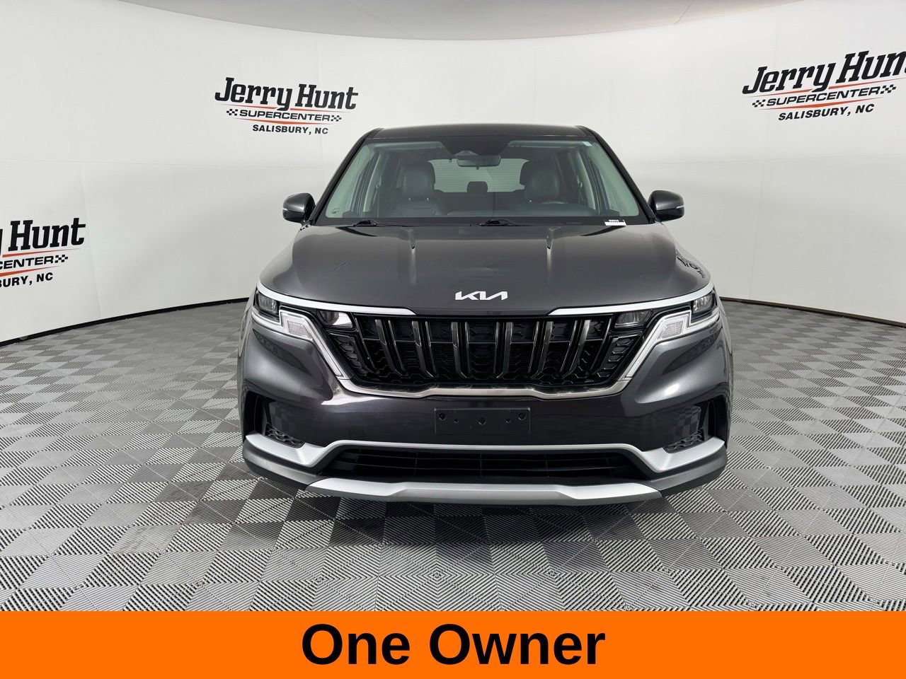 Used 2024 Kia Carnival LX image 5