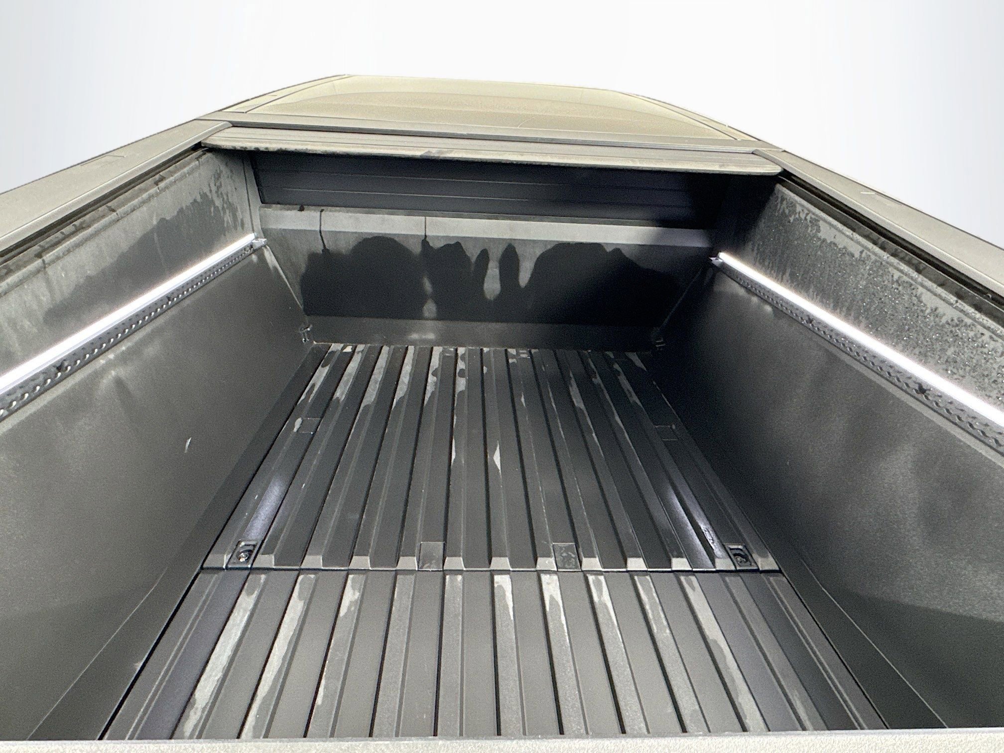 Used 2024 Tesla Cybertruck AWD Crew Cab image 22