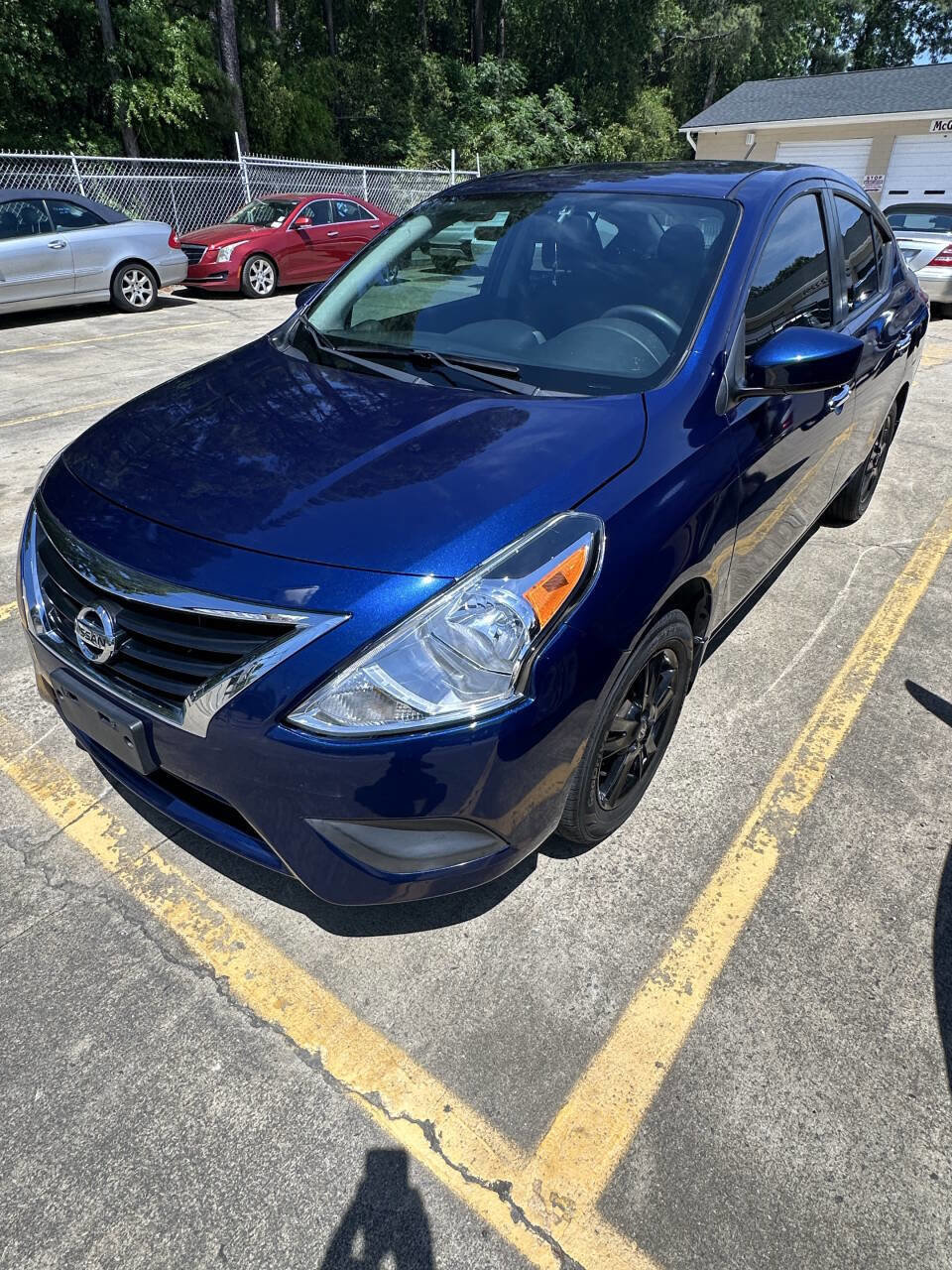 Used 2019 Nissan Versa SV image 3