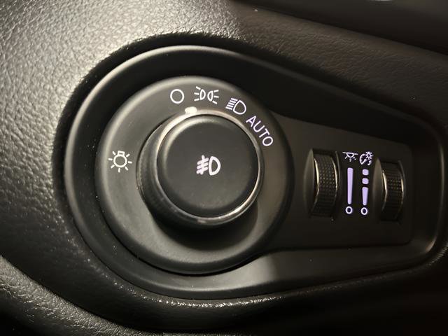 Used 2015 Jeep Renegade Trailhawk w/ Safety & Security Group I image 20